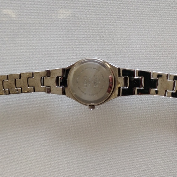 Luxe diamond watch. - Picture 4 of 7